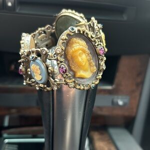 Sweet Romance USA bracelet with cameos designs